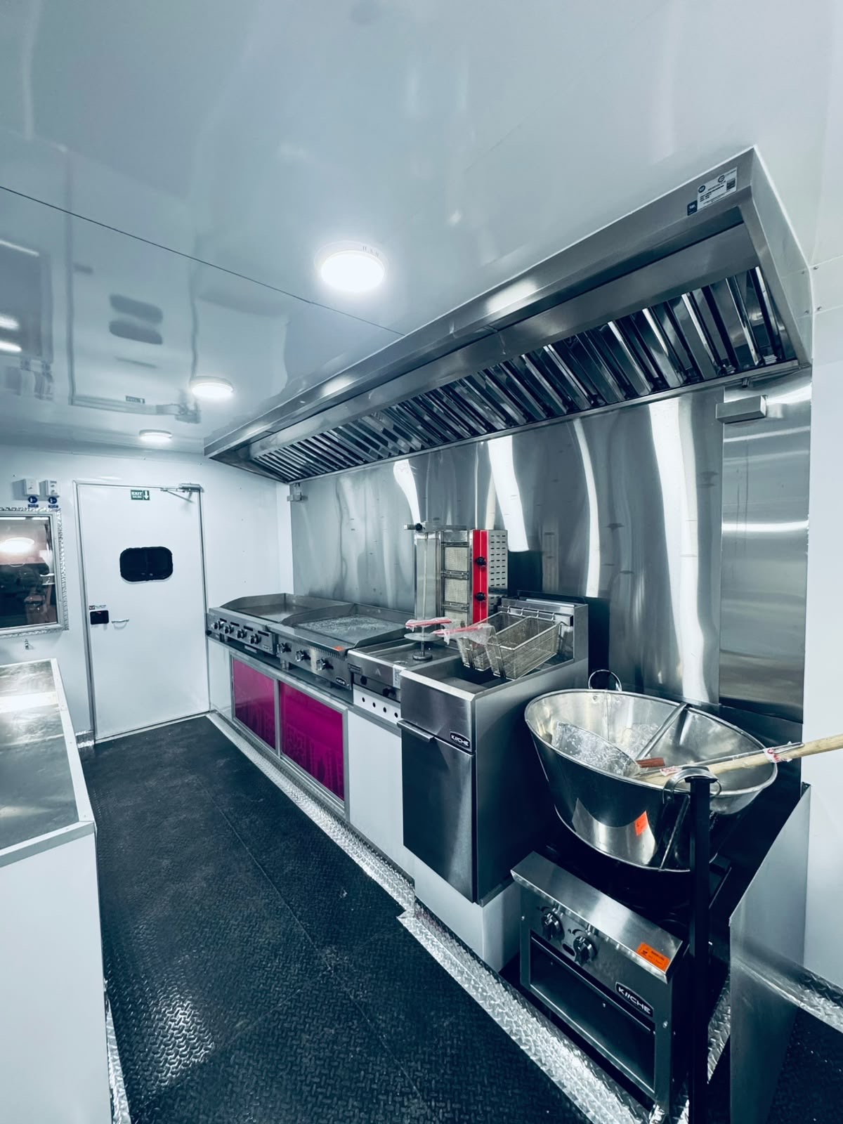 Trailer de comida Cocina equipada fabricado por J & J Food Truck